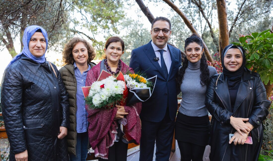 Yiğit’ten Okul Aile Birliklerine: “Olmayanı yaratmaya çalışıyorsunuz” Balçova Belediye Başkanı Onur Yiğit, ilçedeki devlet okullarının aile
birlikleri temsilcileri