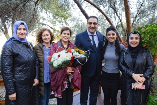 Balçova Belediye Başkanı Onur Yiğit, ilçedeki devlet okullarının aile
birlikleri temsilcileri