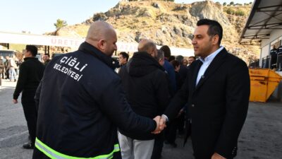 Çiğli Belediye Başkanı Onur Emrah Yıldız, yeni yıl nedeniyle düzenlenen