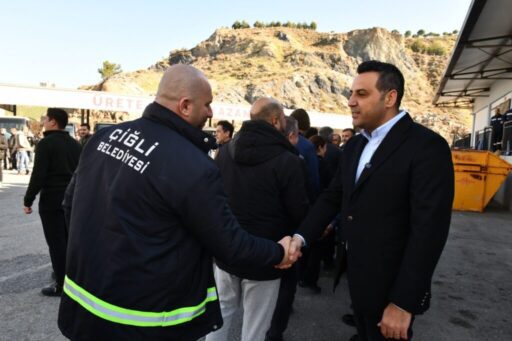 Çiğli Belediye Başkanı Onur Emrah Yıldız, yeni yıl nedeniyle düzenlenen