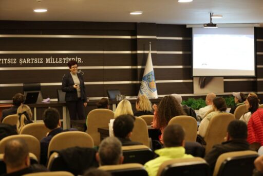 Hak temelli uygulamalarıyla öne çıkan Narlıdere Belediyesi, çalışanlarına toplumsal cinsiyet