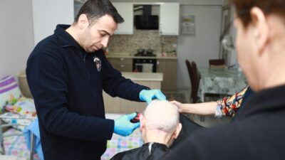 Efes Selçuk Belediyesi, sağlık sorunları sebebiyle evlerinden çıkma imkânı olmayan