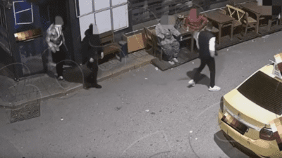 Barda tanıştığı kişi ile dışarıda da alkol almaya devam eden