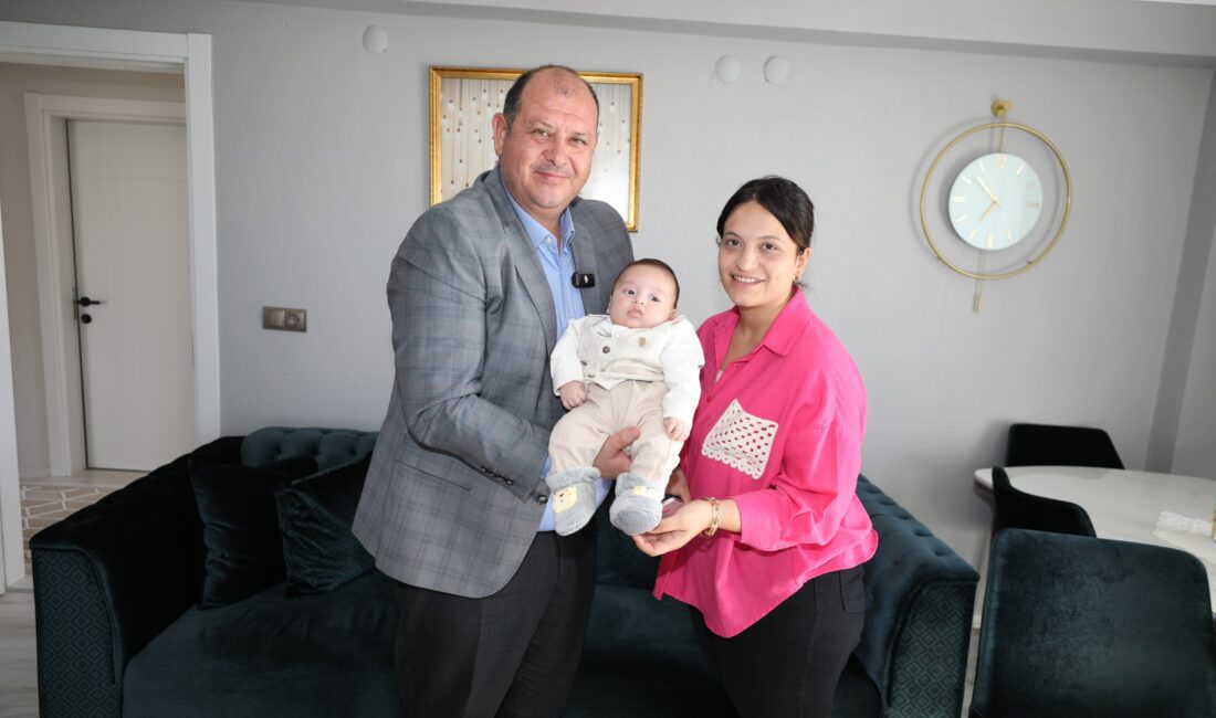 Menderes Belediyesi, ‘Hoş Geldin Bebek’ uygulaması ile ailelerin yeni doğan