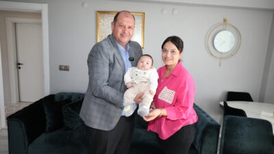 Menderes Belediyesi, ‘Hoş Geldin Bebek’ uygulaması ile ailelerin yeni doğan