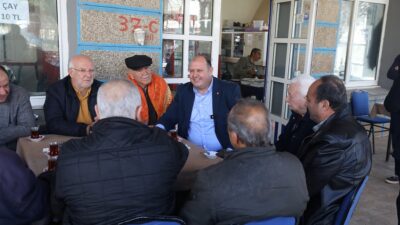Menderes Belediye Başkanı İlkay Çiçek, mahallelerde ziyaretlerde bulunarak vatandaşlarla buluşuyor.