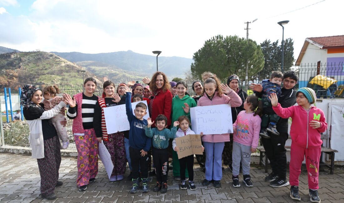 Karşıyaka Belediye Başkanı Yıldız Ünsal, geçtiğimiz aylarda Sancaklı’ya futbol sahası
