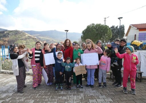 Karşıyaka Belediye Başkanı Yıldız Ünsal, geçtiğimiz aylarda Sancaklı’ya futbol sahası