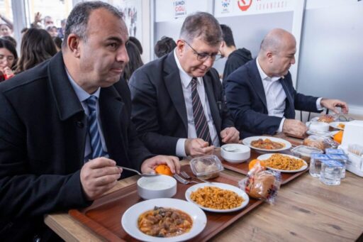 CHP Genel Başkanı Özgür Özel, Çiğli Belediyesi’nin kurduğu Kent Lokantası