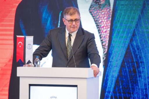 Ege Genç İş İnsanları Derneği'nin olağan genel kuruluna katılan İzmir