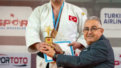 İzmir Büyükşehir Belediyesi Spor Kulübü, “Büyükler” ve “Görme ve İşitme