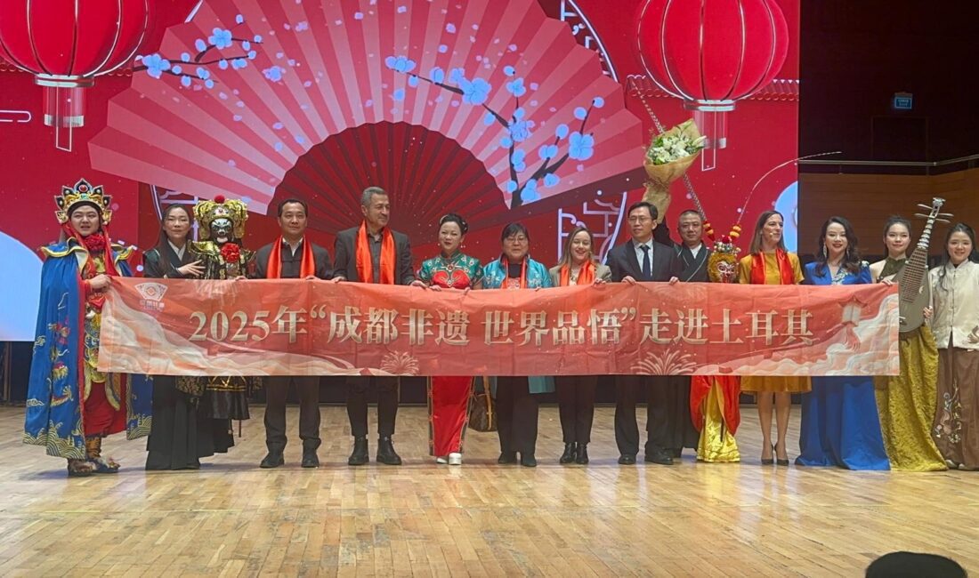 Çin Yeni Yılı İzmir’de kültürel şölenle kutlandı İzmir, üçüncü kez Çin Yeni Yılı kutlamalarına ev sahipliği yaptı.