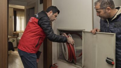 İzmir Büyükşehir Belediyesi İtfaiye Daire Başkanlığı, otellere yönelik denetimlerini sıklaştırdı.
