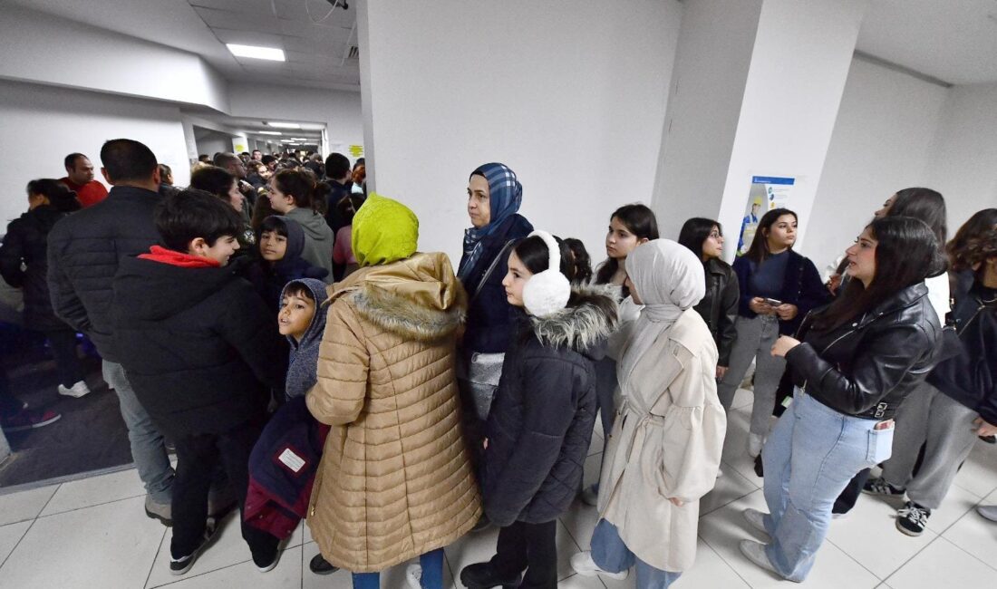 Âşık Veysel Rekreasyon Alanı'nda yer alan İzmir Büyükşehir Belediyesi Buz