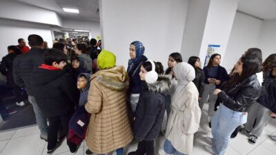 Âşık Veysel Rekreasyon Alanı'nda yer alan İzmir Büyükşehir Belediyesi Buz