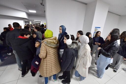 Âşık Veysel Rekreasyon Alanı'nda yer alan İzmir Büyükşehir Belediyesi Buz