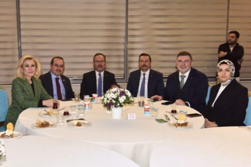 AK Parti İzmir’den delege buluşmasında önemli mesajlar ve açıklamalarda bulunuldu.