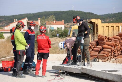 Urla Belediye Başkanı Selçuk Balkan, AKUT ile imzalanan iş birliği