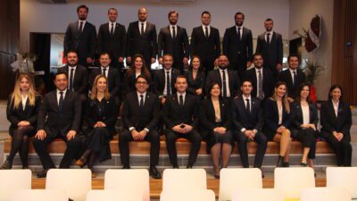 Alp Avni Yelkenbiçer EGİAD başkanlık görevini Kaan Özhelvacı'ya devretti.