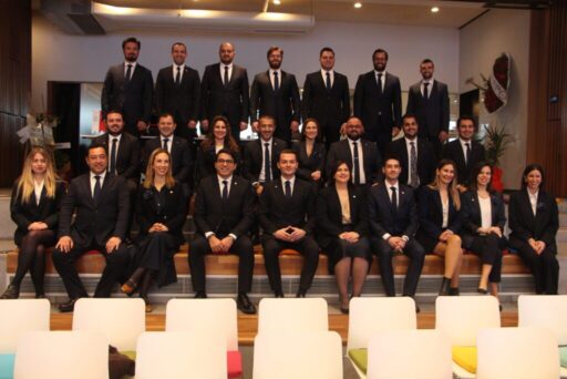 Alp Avni Yelkenbiçer EGİAD başkanlık görevini Kaan Özhelvacı'ya devretti.