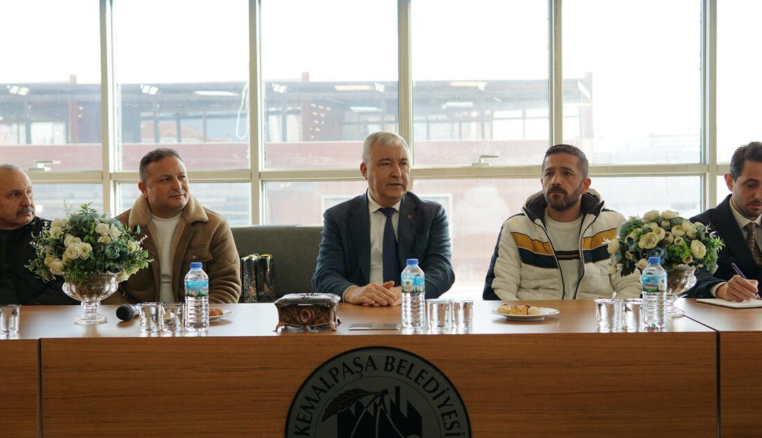 Kemalpaşa Belediye Başkanı Mehmet Türkmen, ilçedeki amatör futbol kulüplerine destek