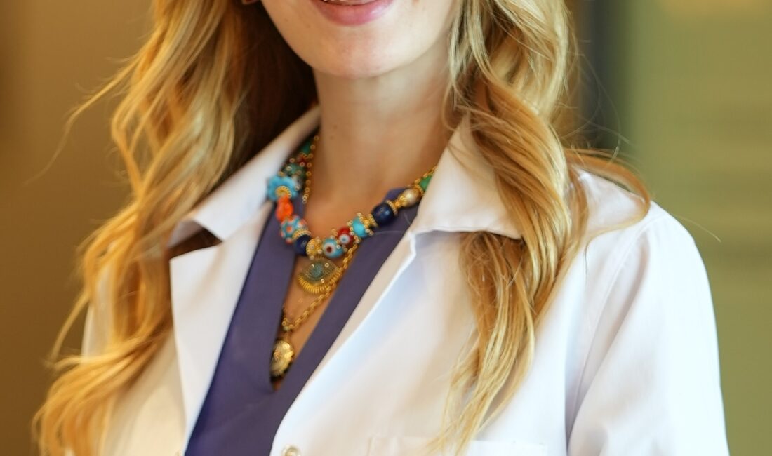 GÜLÜMSEMENİZ İŞE ALIM SÜRECİNİZİ ETKİLEYEBİLİR İş başvurularında Gülümsemeniz karşı tarafı etkileyebilir.