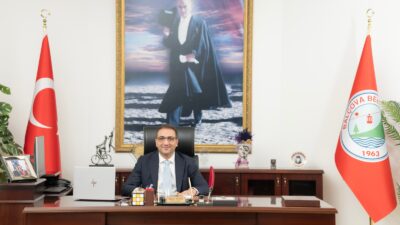 Balçova Belediye Başkanı Onur Yiğit, yeni yıl öncesi personelin
tüm