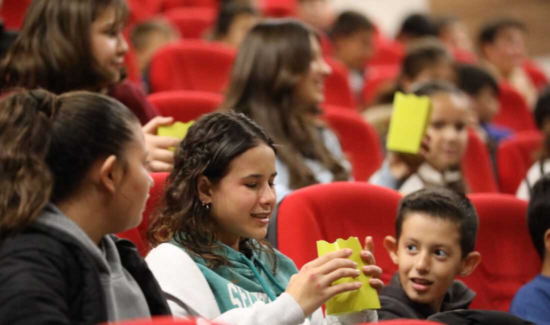 Belediye Başkanı Ahmet Aras’ın çocuklara karne
hediyesi olan ‘Çocuk Film Günleri’
