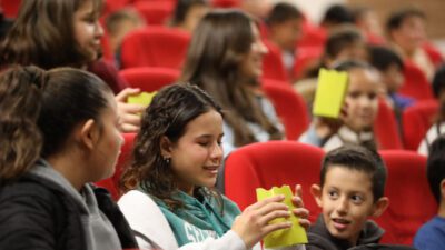 Belediye Başkanı Ahmet Aras’ın çocuklara karne
hediyesi olan ‘Çocuk Film Günleri’