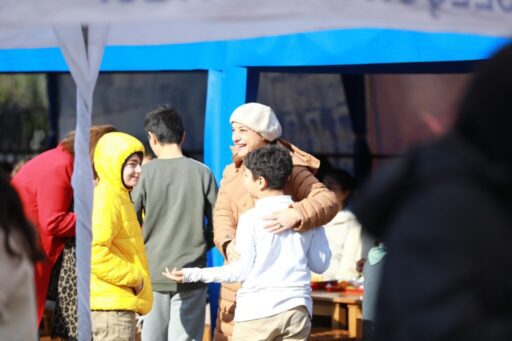 Efes Selçuk Belediye Başkanı Filiz Ceritoğlu Sengel, öğrencilerden yoğun ilgi