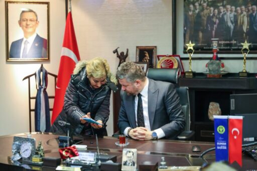 Makamına konuk olan Bucalı kadınların taleplerini dinleyen Buca Belediye Başkanı