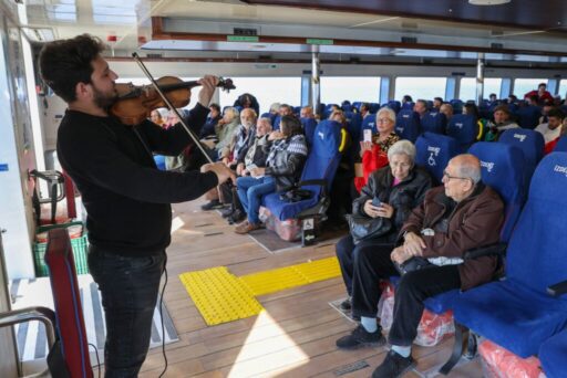 Başkan Görkem Duman mübadilleri ağırladı