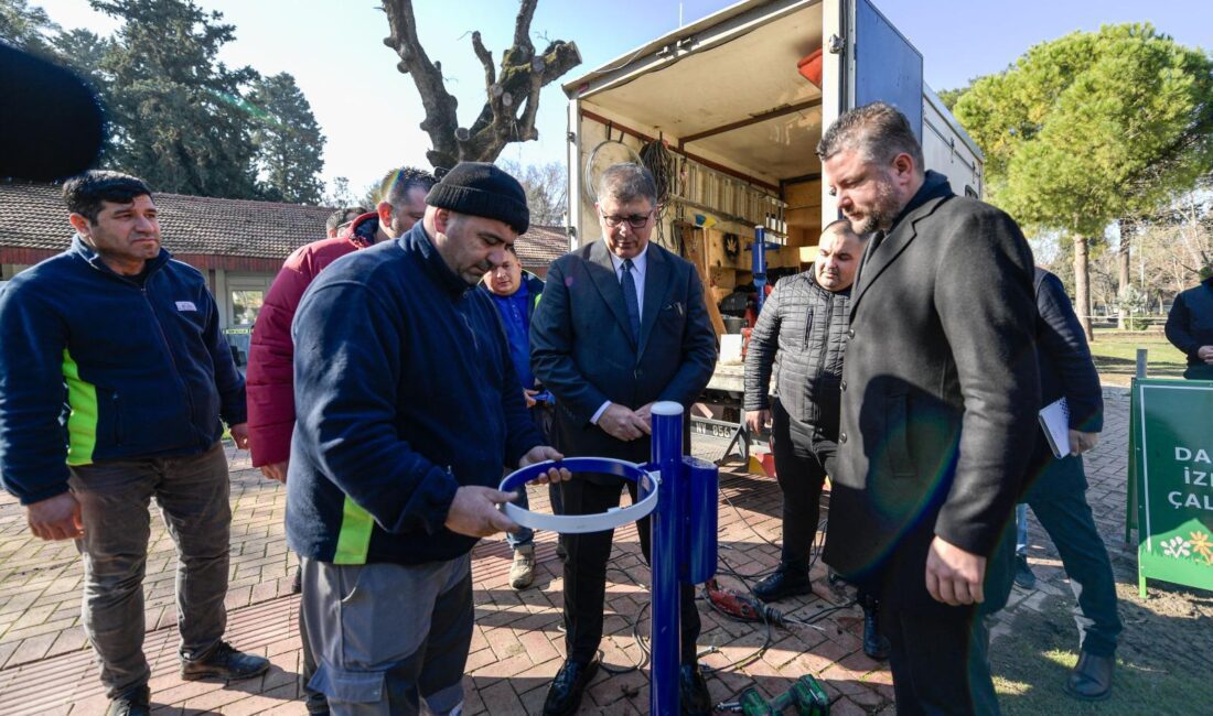 Cemil Tugay, Buca’da sahaya inerek ekiplerin yürüttüğü asfalt, yol yenileme