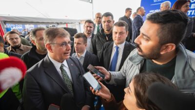 İzmir Büyükşehir Belediye Başkanı Dr. Cemil Tugay, belediyenin Hazine payından