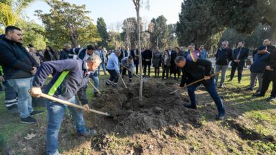 İzmir Büyükşehir Belediye Başkanı Dr. Cemil Tugay, yeni yılın ilk