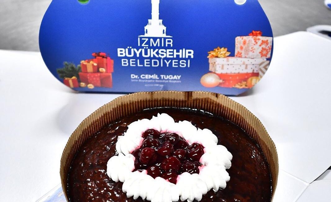 İzmir Büyükşehir Belediyesi yeni yıl için kentteki çocuklu 2025 haneye