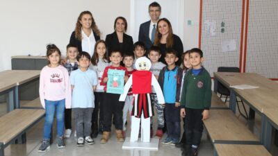 Bayraklı Belediyesi Sosyal Yardım İşleri Müdürlüğü, toplumun her kesimine yönelik