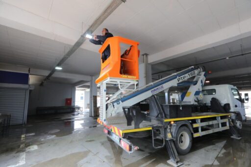 Bayraklı Belediyesi, pazar yerlerini daha konforlu ve güvenli hale getirmek