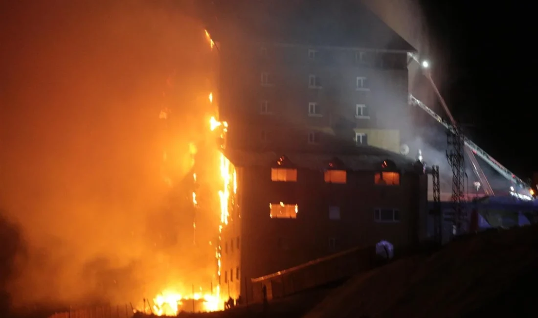 Bolu’da korku dolu dakikalar: Battaniye getirin Bebeğimi aşağıya atacağım!!! Bolu'da ki bir otelde çıkan korkunç yangında 66 vatandaşımız can