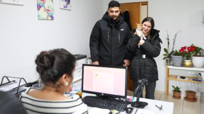 Ağır yaralı olarak geldiği Buca Belediyesi Sokak Hayvanları Rehabilitasyon Merkezi’nde
