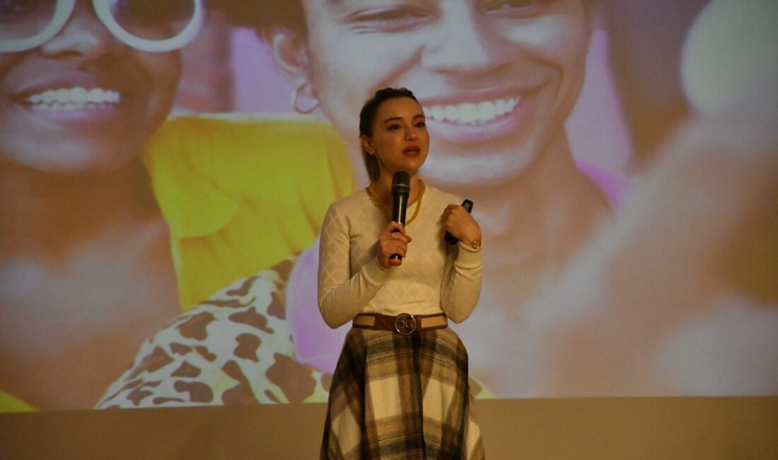 Manisa Büyükşehir’den Personellere Etkili İletişim Eğitimi Manisa Büyükşehir Belediyesi, vatandaşlara daha iyi hizmet sunabilmek amacıyla personele