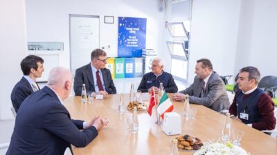Cemil Tugay, İtalyan Eldor firmasını Gaziemir ESBAŞ’taki fabrikasında ziyaret etti.