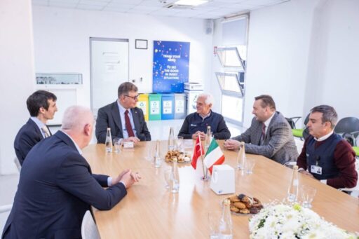 Cemil Tugay, İtalyan Eldor firmasını Gaziemir ESBAŞ’taki fabrikasında ziyaret etti.