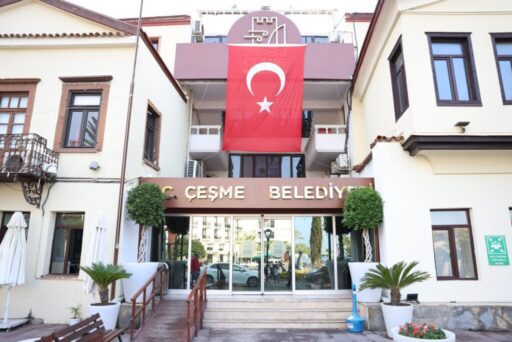 Çeşme Belediye Başkanı Lâl Denizli, “Çeşme Belediyesi olarak, üniversite öğrencilerimize