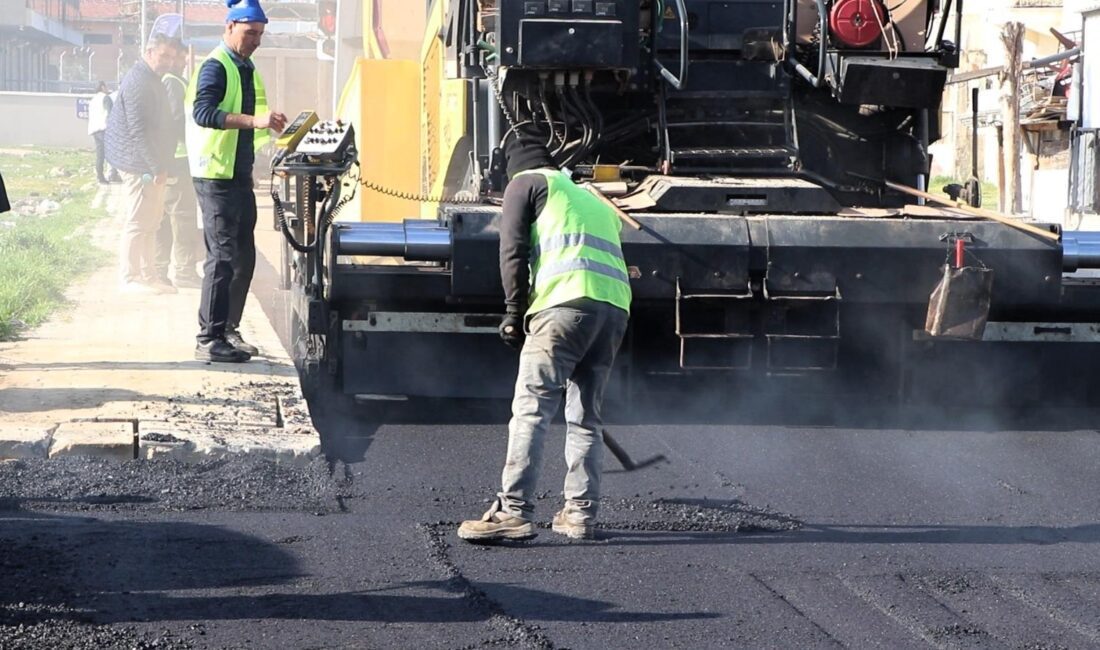 İzmir Büyükşehir Belediyesi’nin asfalt seferberliği başladı. Hedef 1 milyon ton