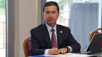 Muğla Büyükşehir Belediye Başkanı Ahmet Aras tüm vatandaşların yeni
yılını kutlayan