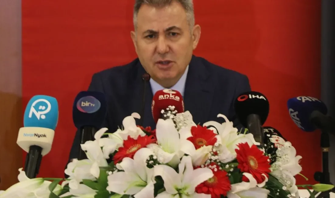 Çalışan gazeteciler günü vesilesiyle, gazetecilerle buluşan İzmir Valisi Süleyman Elban