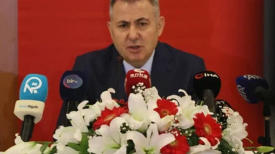 Çalışan gazeteciler günü vesilesiyle, gazetecilerle buluşan İzmir Valisi Süleyman Elban