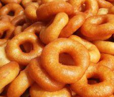 İzmir’de vefatlarımızda, mutluluklarımızda, başarılarımızda ve kandillerde lokma döktürmek adeta bir