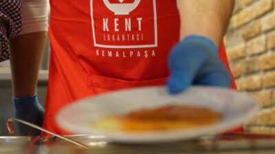 Kemalpaşa Belediyesi tarafından hayata geçirilen Kent Lokantası, vatandaşlar tarafından yoğun